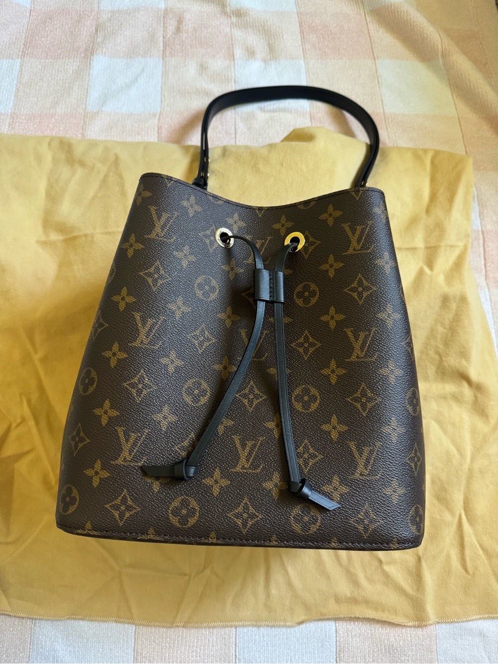 Louis Vuitton NéoNoé MM Drawstring Bucket Bag in monogram with black ties